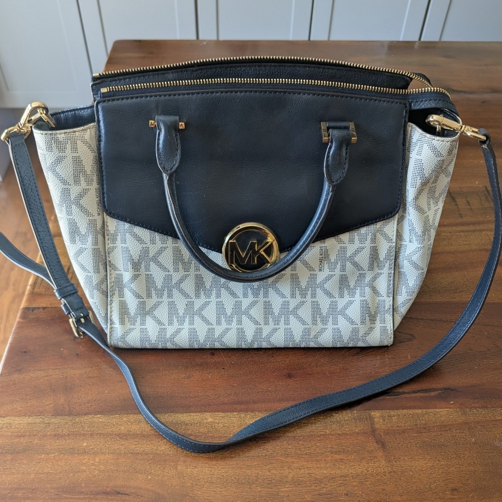 Michael‎ Kors Hudson PVC Signature Leather Satchel Navy/White Monogram *READ